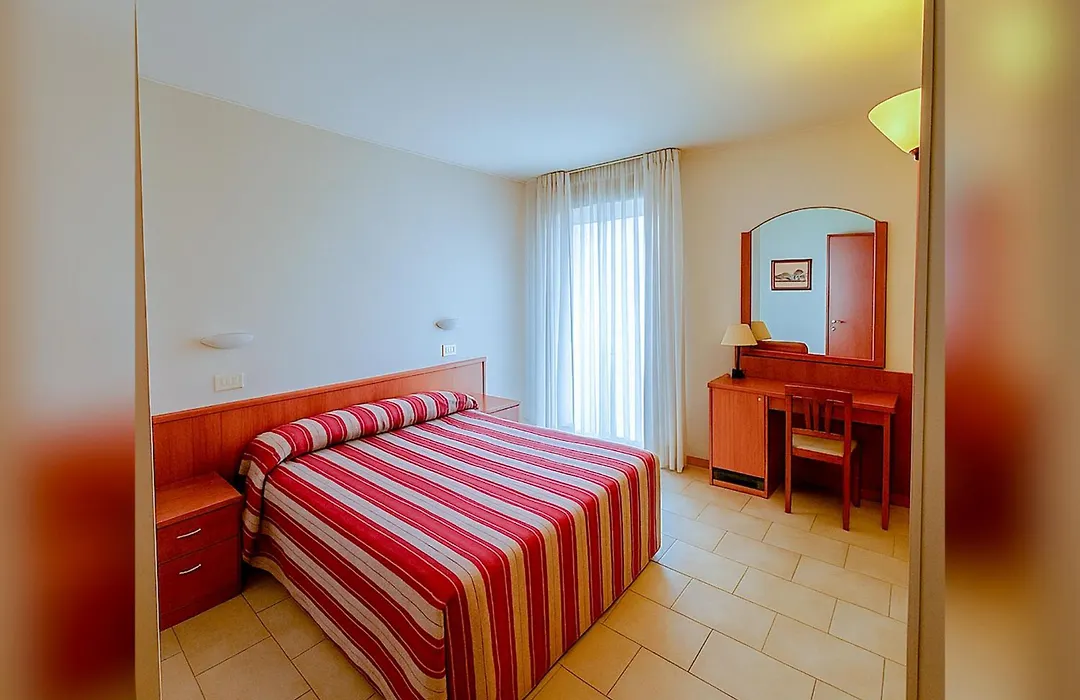 Hotel e Appartamenti La Solaria con parcheggio gratuito a soli 450 MT dalla nuova Basilica di Padre Pio-1