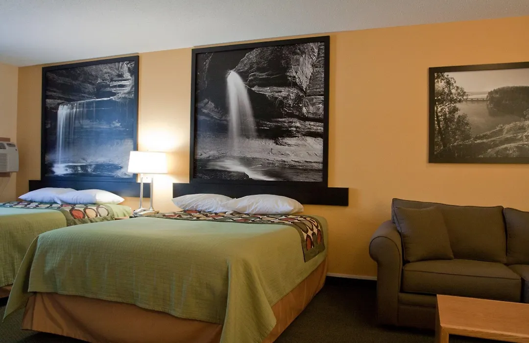 Super 8 By Wyndham Ottawa Starved Rock-1