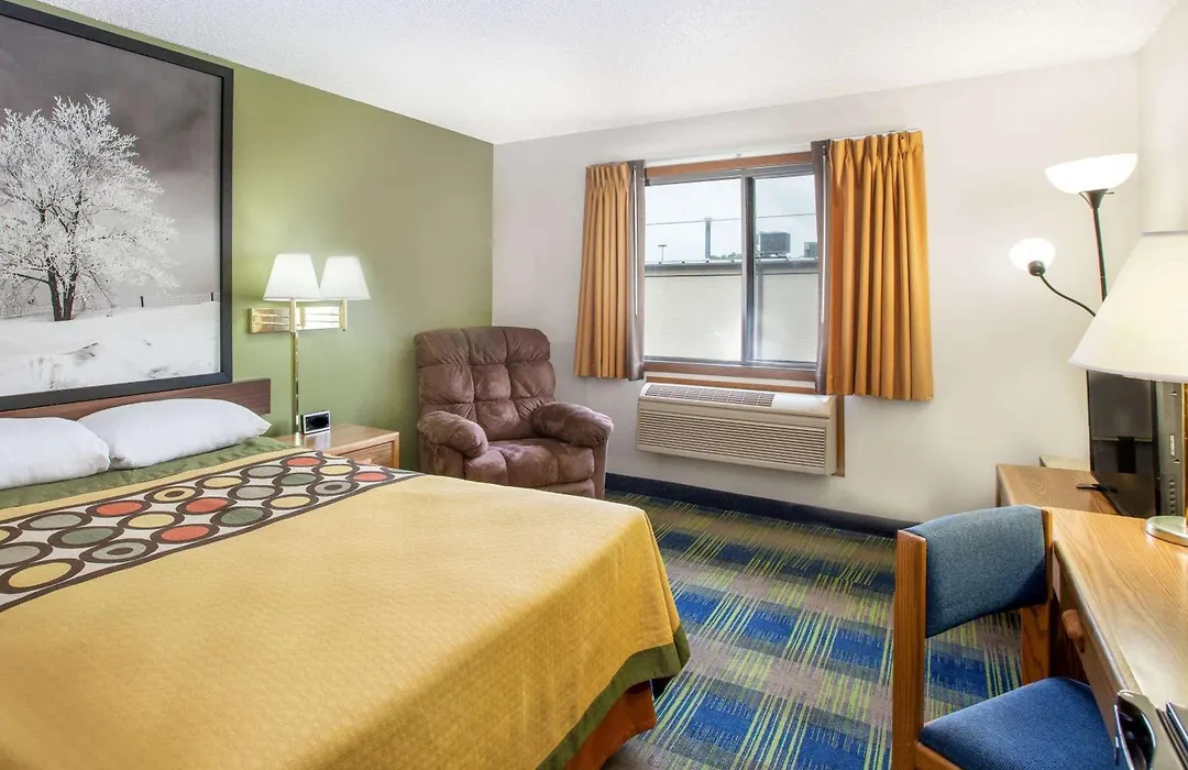 Super 8 By Wyndham Columbus-1