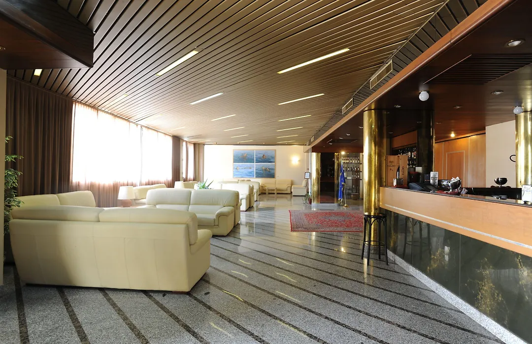 Hotel President-1