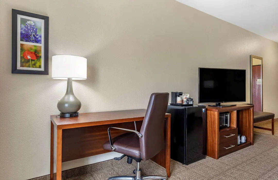 Comfort Inn & Suites Paris-1