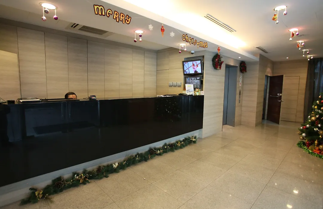 Hotel 81 Lucky-1