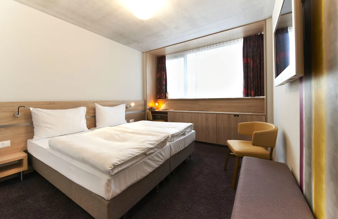 Simm's Hotel - cityhotel next to Metro U3-1