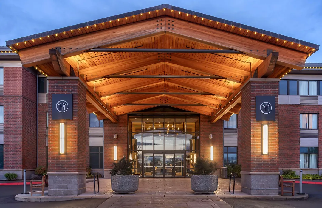 Best Western Premier Boulder Falls Inn-1