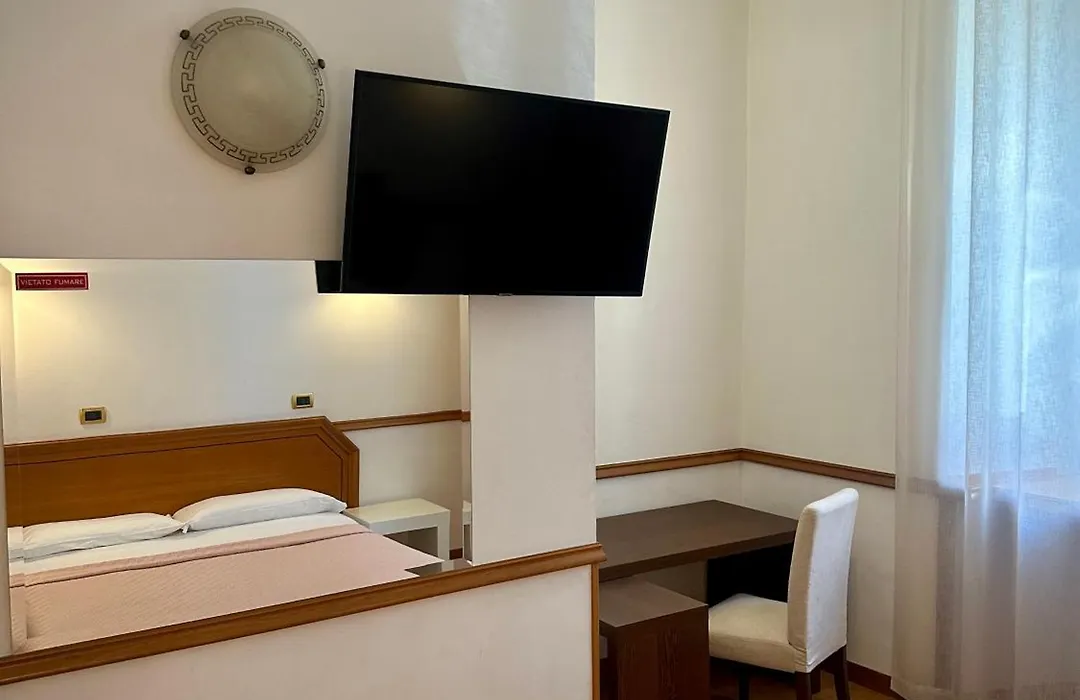 Green Hotel-1