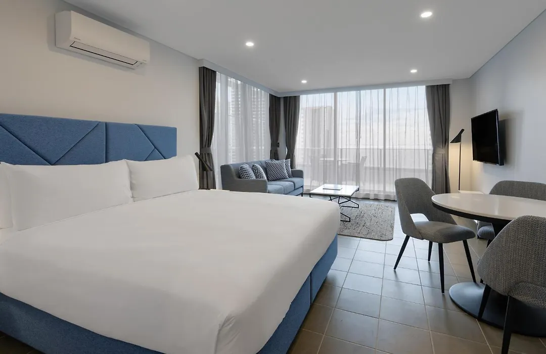 Meriton Suites Broadbeach-1