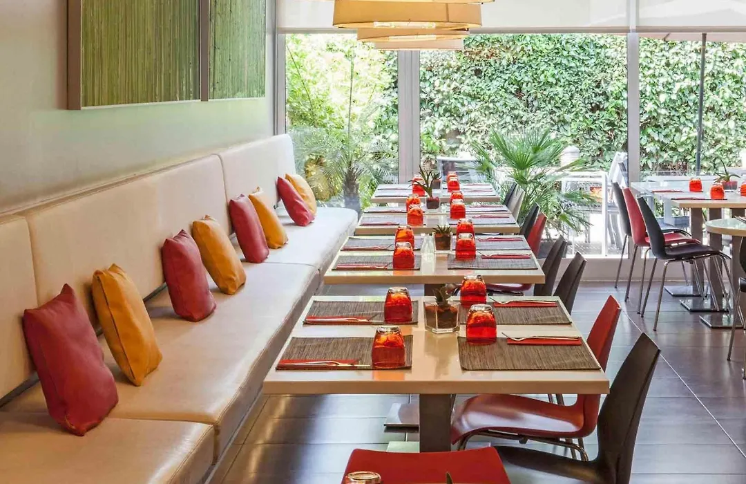 Ibis Cornella-1