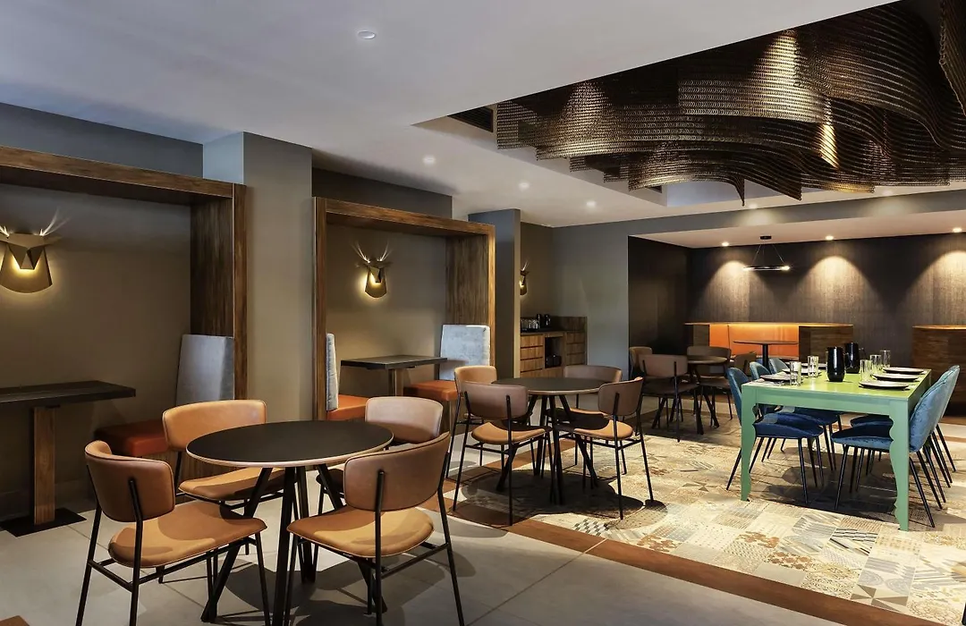 Mercure Auckland Queen Street-1