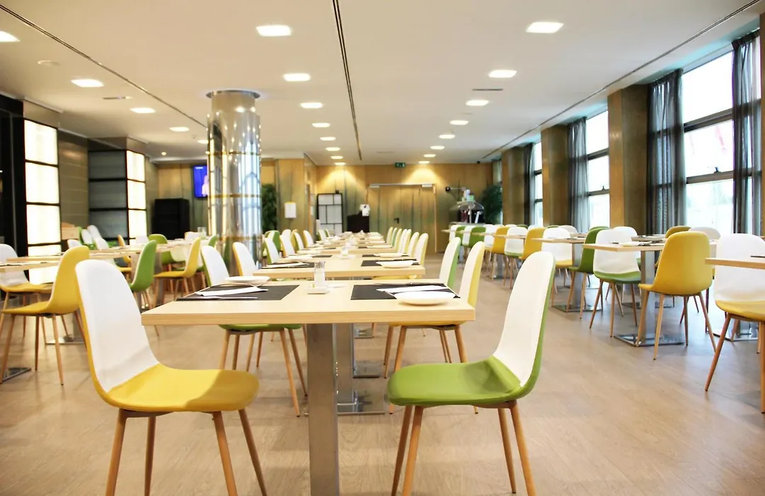 Hotel Crowne Plaza Madrid Airport-1