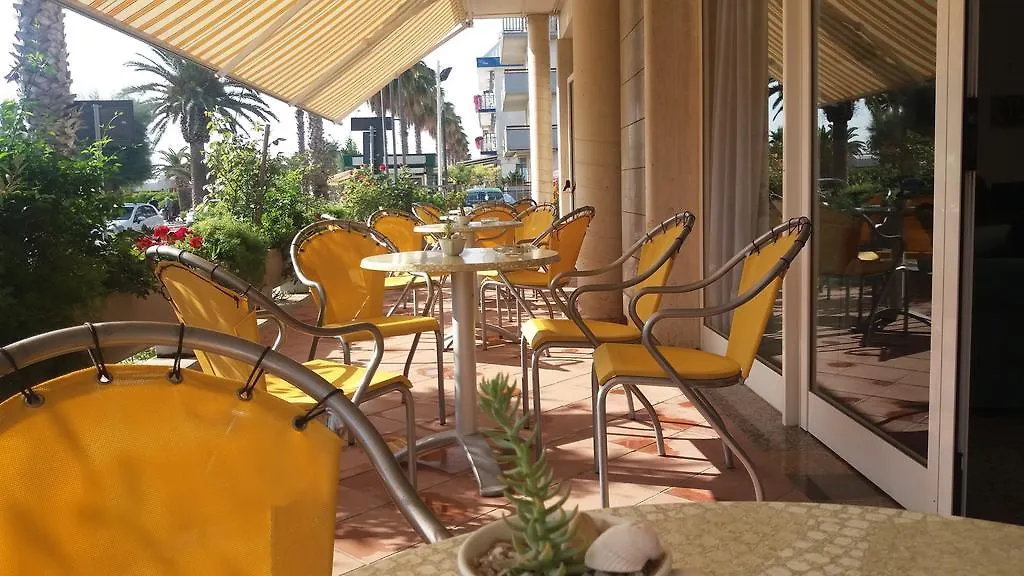 Petit Hotel-1