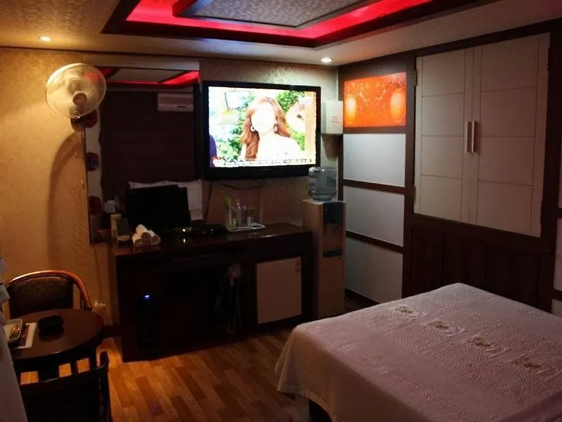 Picasso Motel Jongno-1