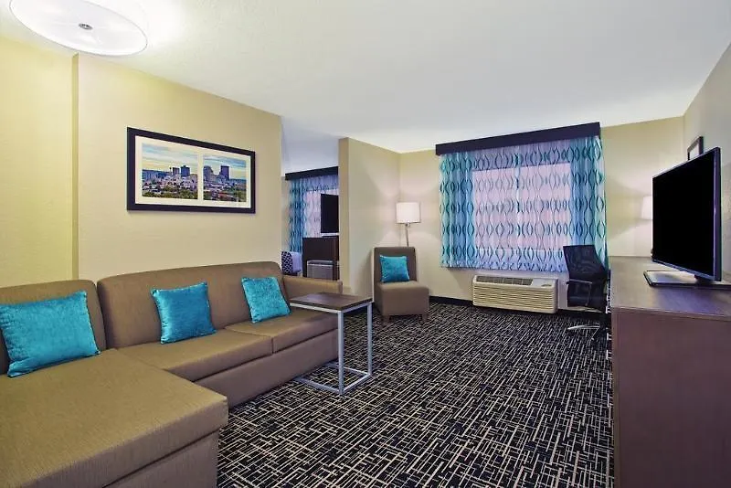 La Quinta Inn & Suites By Wyndham Fairborn Wright-Patterson-1