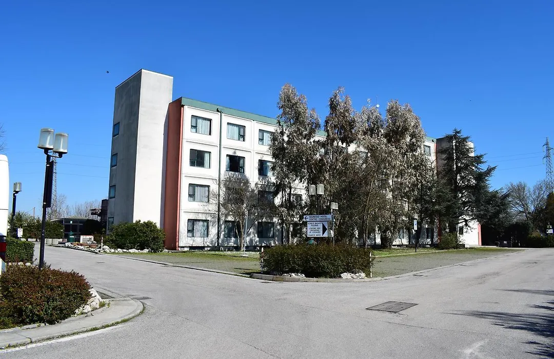 Russott Hotel-1