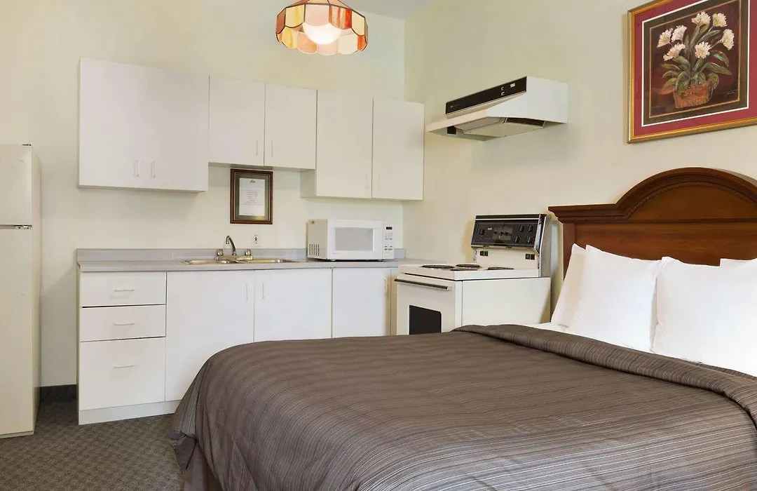 Days Inn By Wyndham Toronto East Beaches-1
