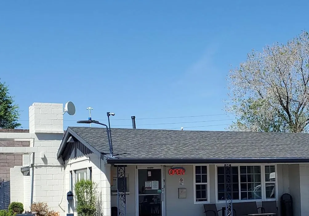 Pinecrest Inn & Suites-1