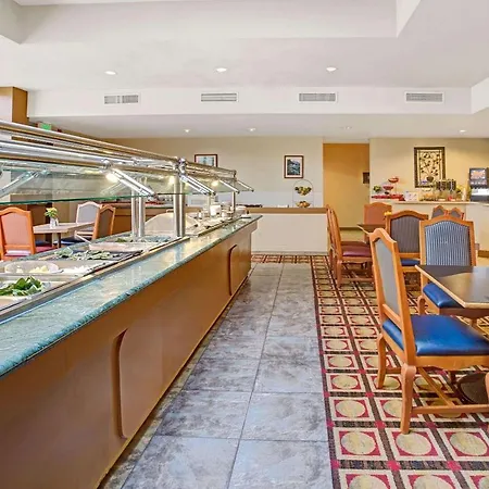 Ramada By Wyndham Englewood Hotel & Suites-3