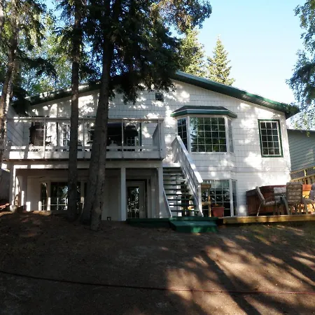 Great Slave Lakeside Bed & Breakfast-2