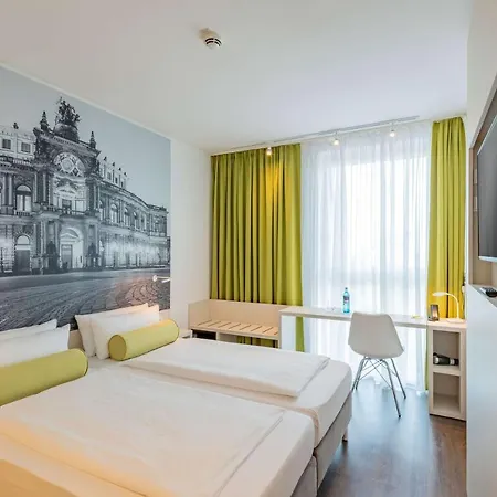 Super 8 By Wyndham Dresden-2