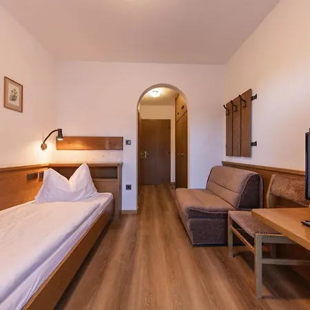 Hotel Fines-2