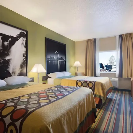 Super 8 By Wyndham Lees Summit-3