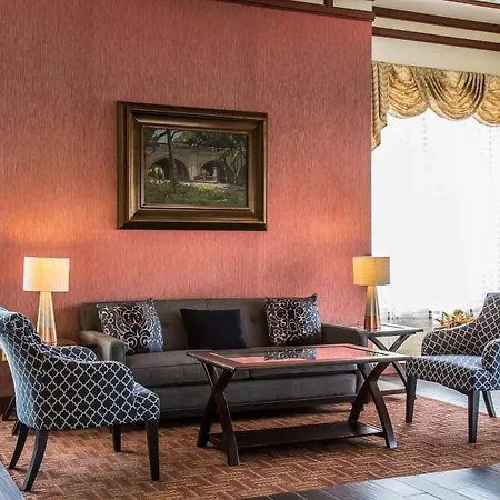 Clarion Hotel & Suites Hamden-New Haven-2