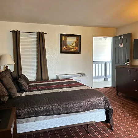 Branson Victorian Inn-3