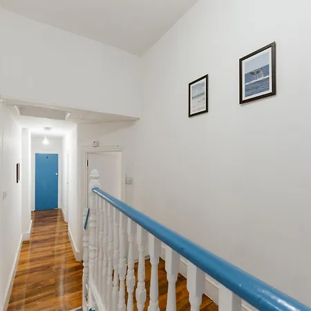 Great Rooms In Plaistow-3