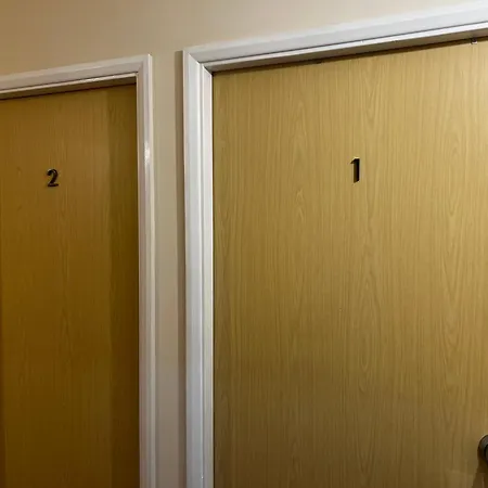 Crownford Guesthouse - Close To Hanley Centre And University-3