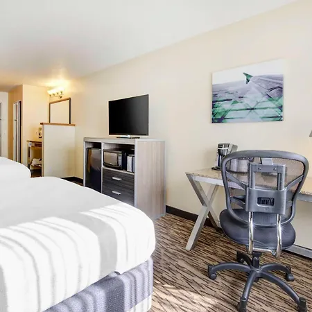 Best Western Plus Peppertree Airport Inn-3