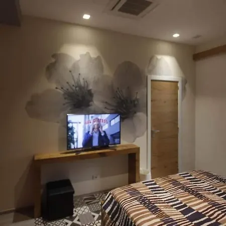 Joyce Room-3