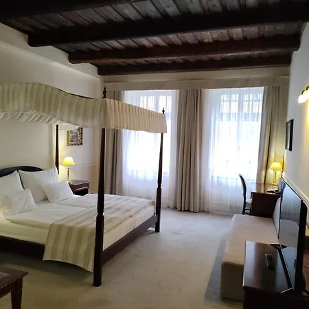 Hotel Embassy-2