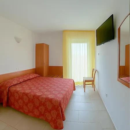 Hotel e Appartamenti La Solaria con parcheggio gratuito a soli 450 MT dalla nuova Basilica di Padre Pio-2