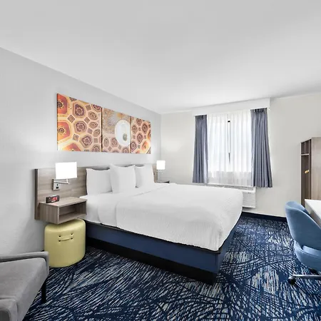 Clarion Pointe-2