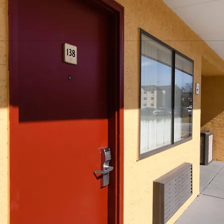 Days Inn By Wyndham Pittsburgh-Harmarville-3