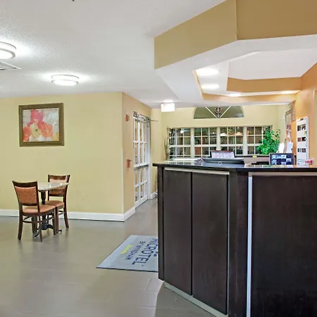 Microtel Inn By Wyndham University Place-3