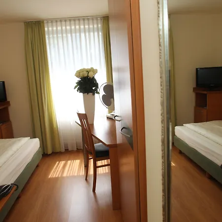 Memphis Hotel-2
