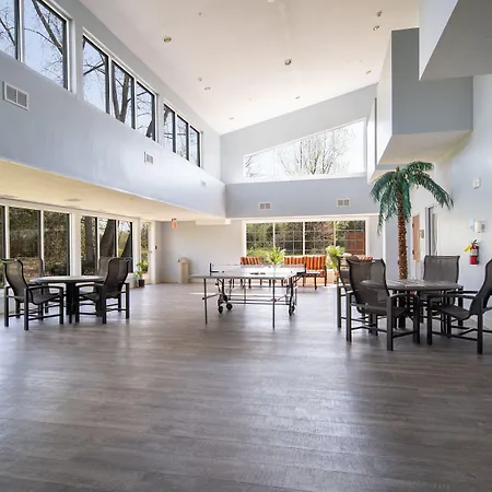 Holiday Inn Express Hotel & Suites Bedford By Ihg-2