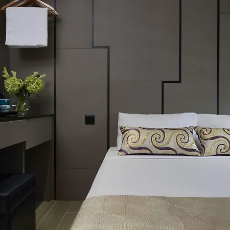 Hotel 81 Gold-3
