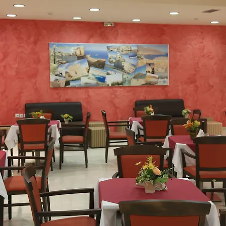 Hotel Sea Breeze-3
