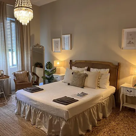 Villa House And Garden B&B-3