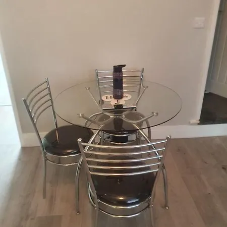 Townhouse @ 11 Nicholls Street Stoke-2