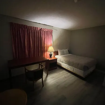 Uptown Motel-2
