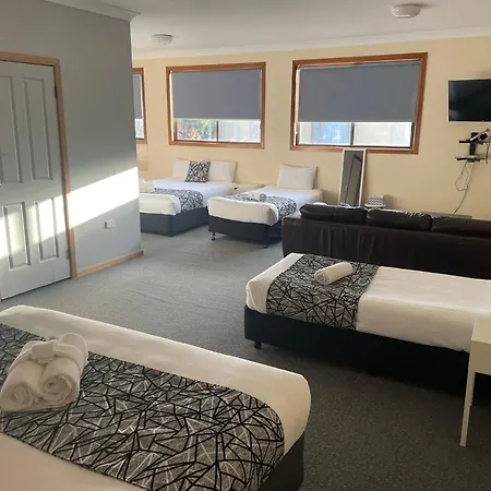 Coastal Bay Motel-2