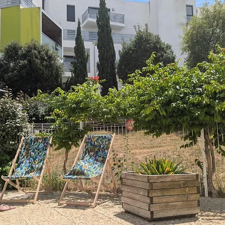 Residence Avec Piscine Face Au Port 200M Plage-3