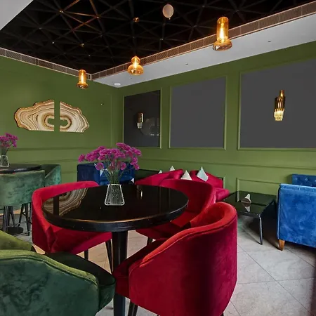 Super Townhouse Oak Hotel Rudra-2