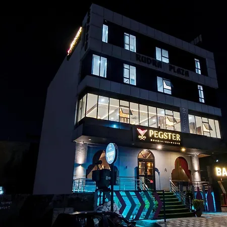 Super Townhouse Oak Hotel Rudra-3