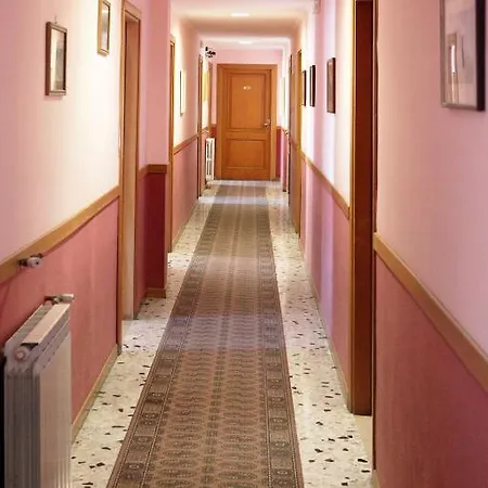 Hotel Linda-2