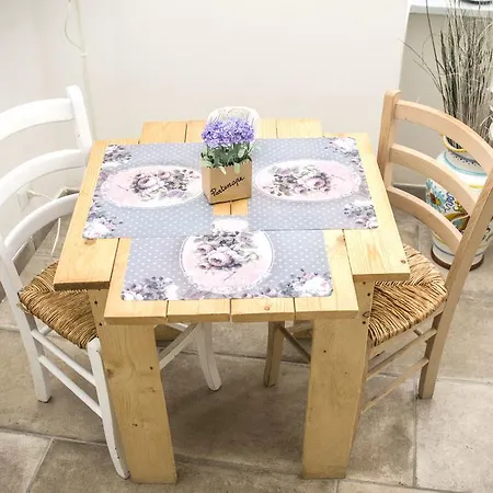 Bed & Breakfast Lady-B-3