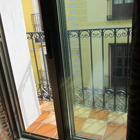 Madrid City Rooms-3