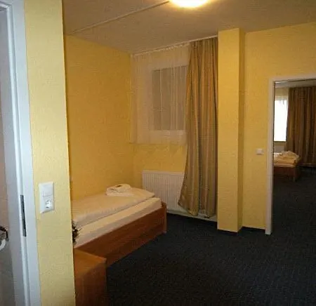 Hs Hotel Siemensstadt Gmbh-2
